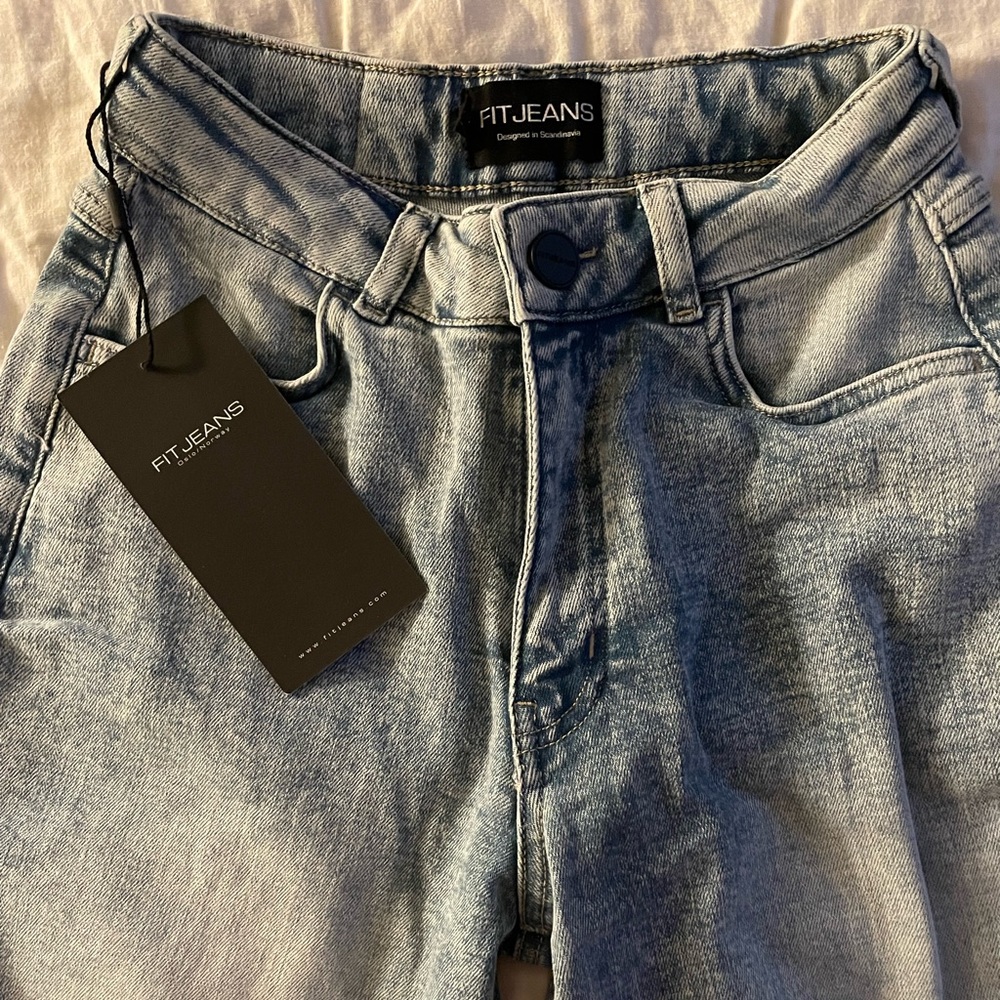 High waisted Fit Jeans. Brand new never worn. “Mom jeans” style.